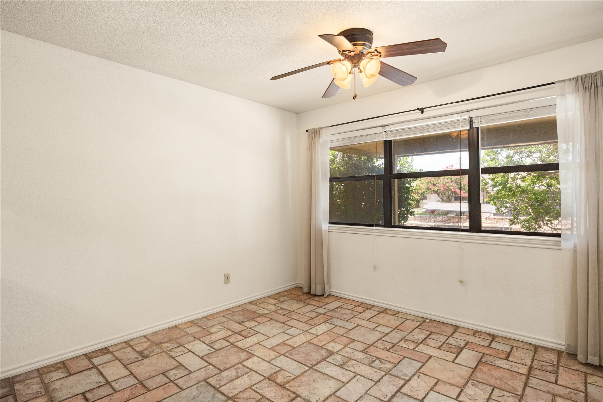 706 Tahiti Drive Granbury TX 76048