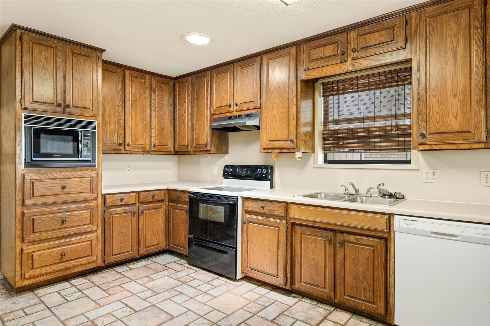 706 Tahiti Drive Granbury TX 76048