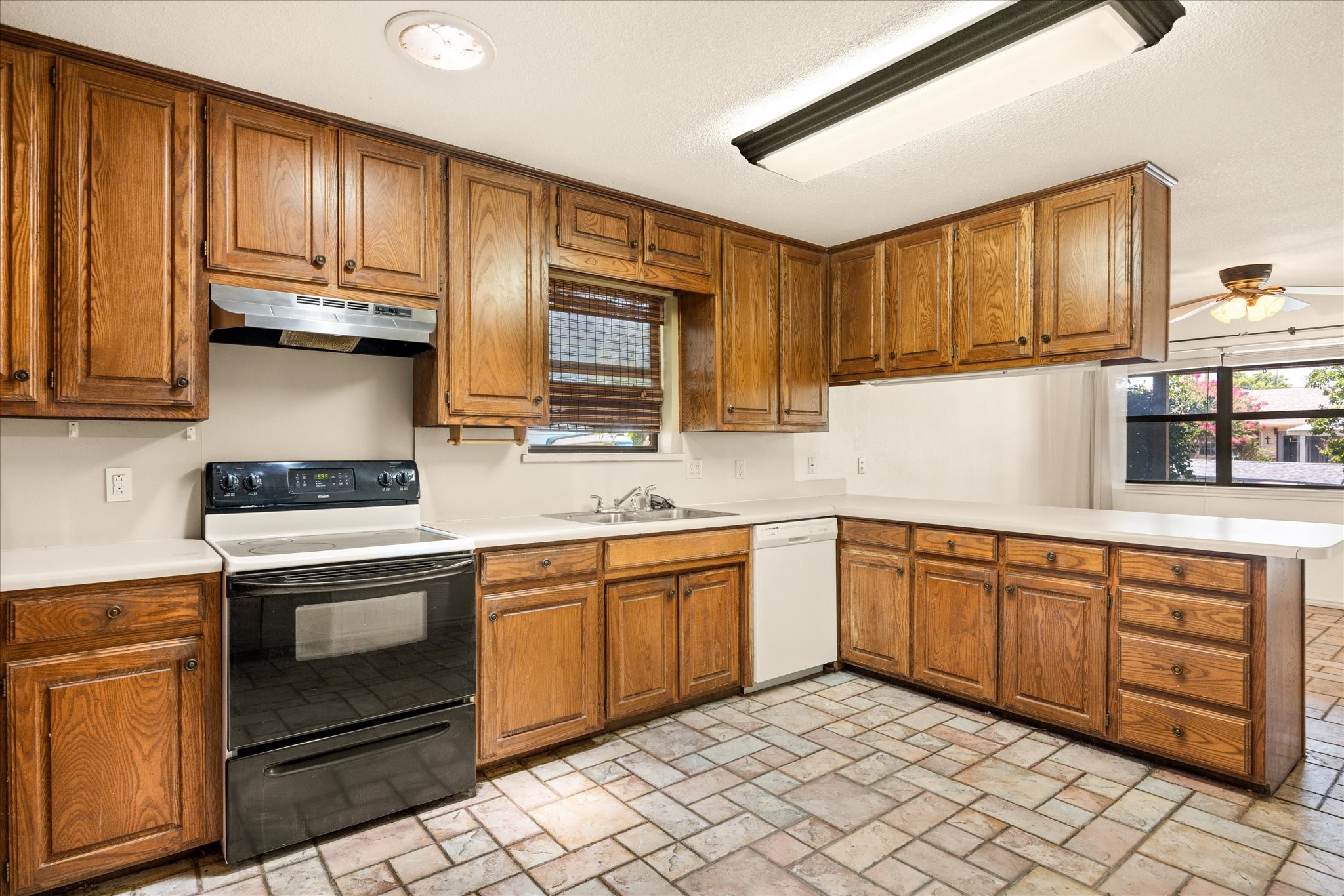 706 Tahiti Drive Granbury TX 76048