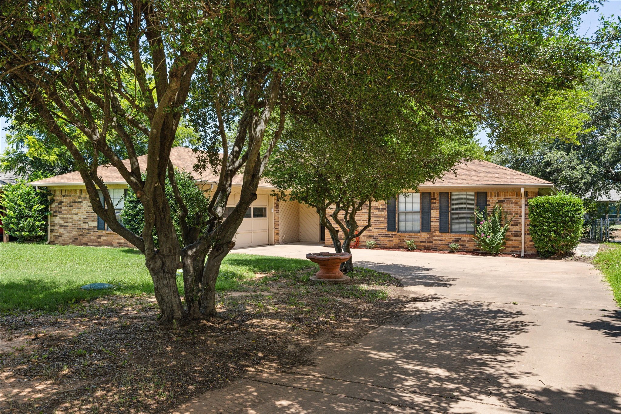 706 Tahiti Drive Granbury TX 76048