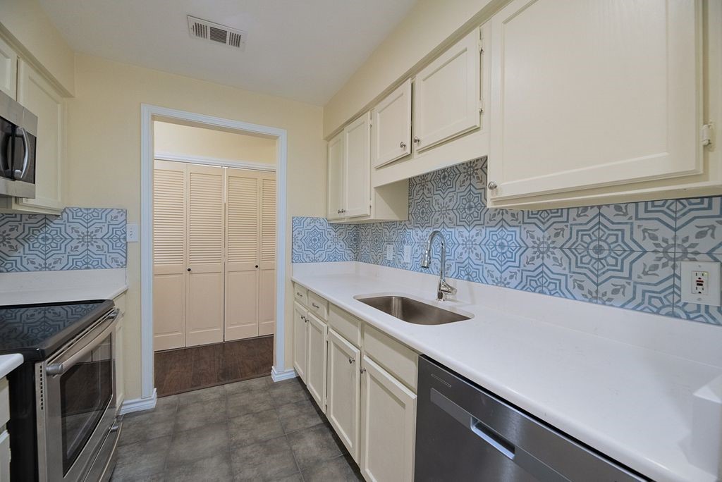 8600 Coppertowne Lane Dallas TX 75243