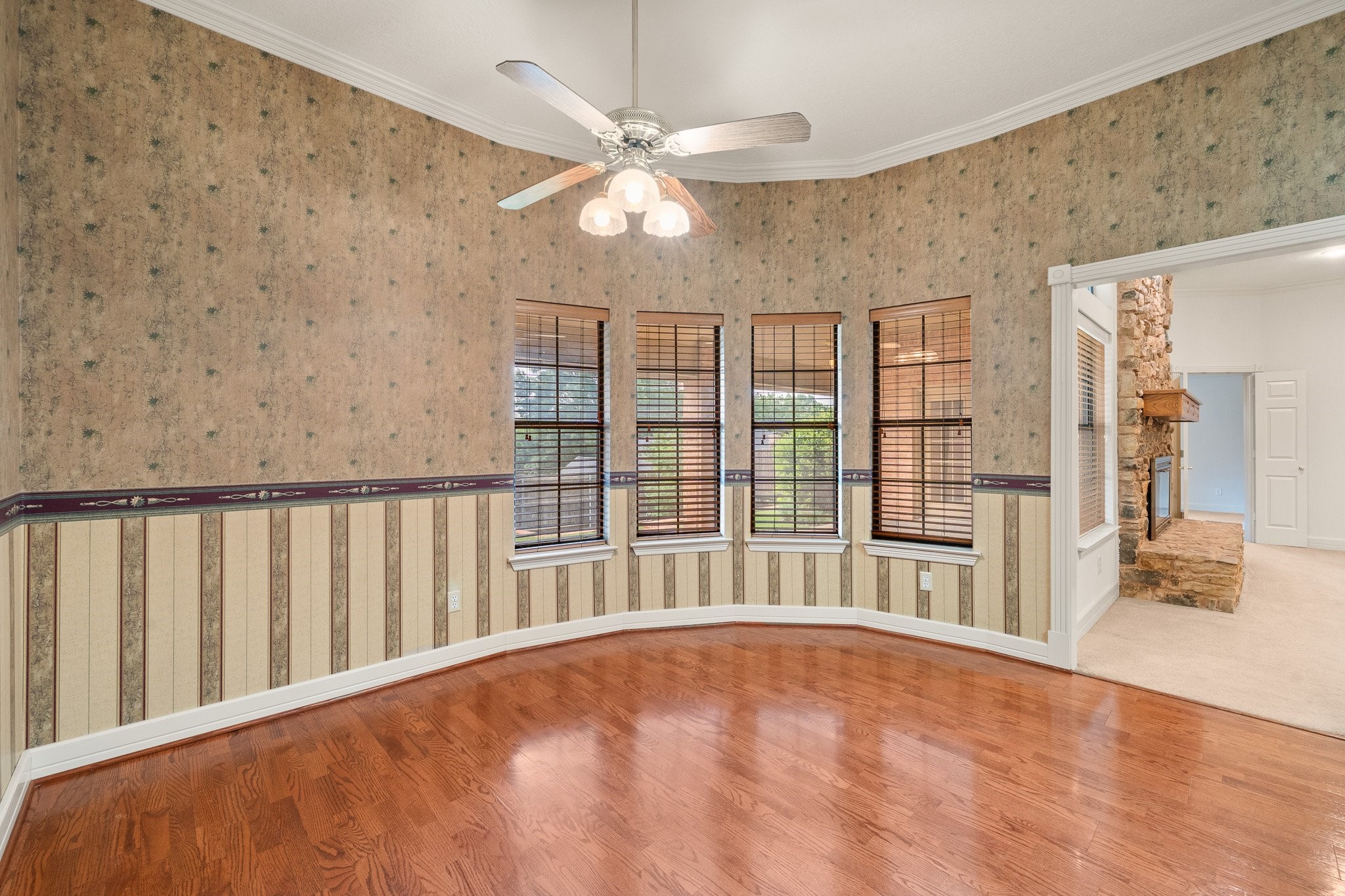 413 Lincoln Oaks Drive Burleson TX 76028