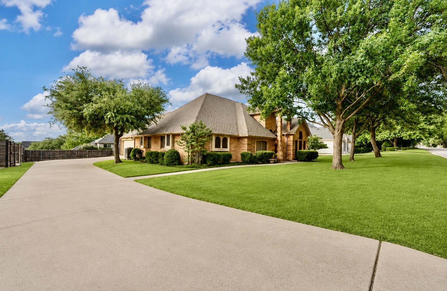 413 Lincoln Oaks Drive Burleson TX 76028
