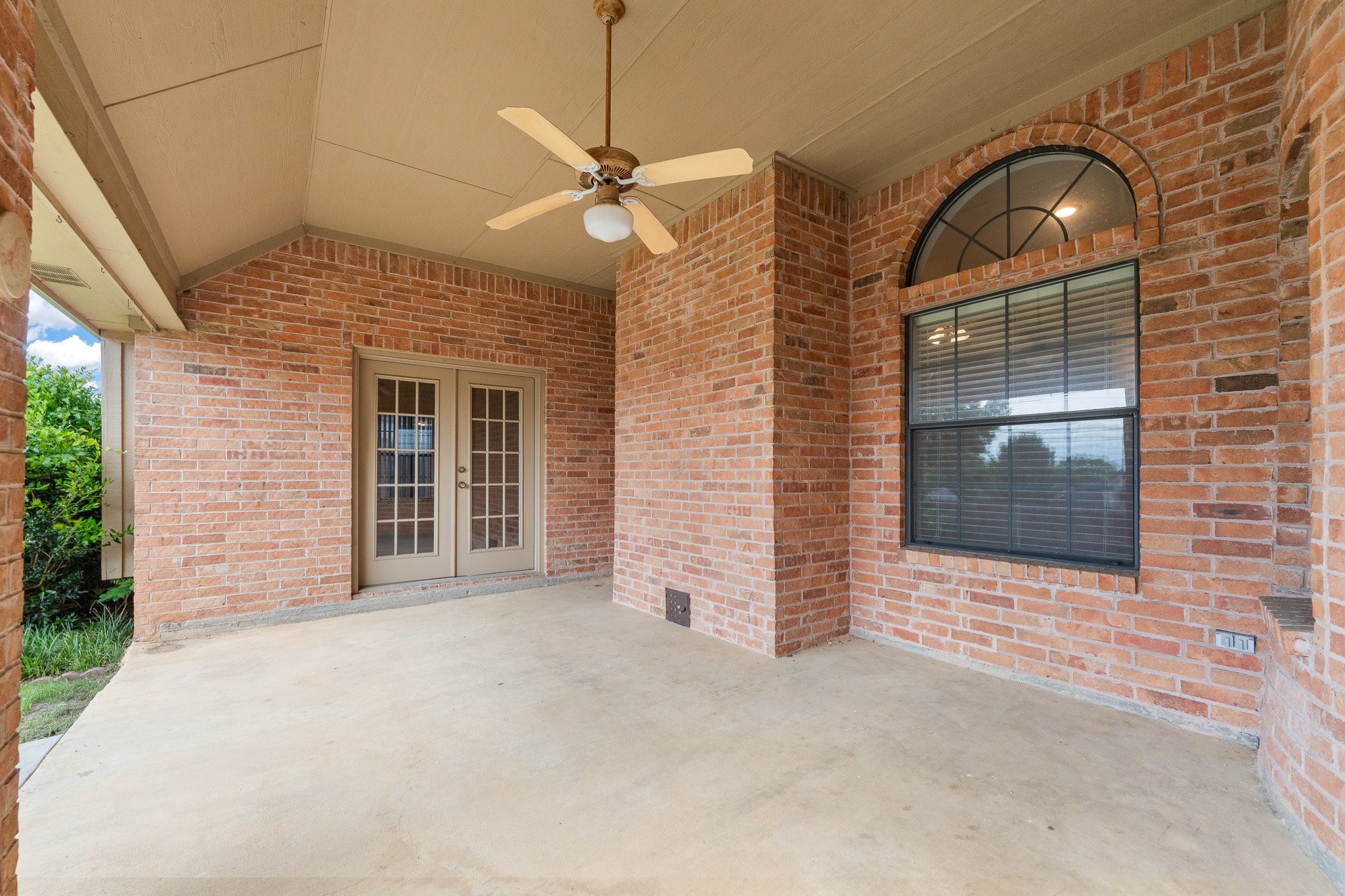 413 Lincoln Oaks Drive Burleson TX 76028
