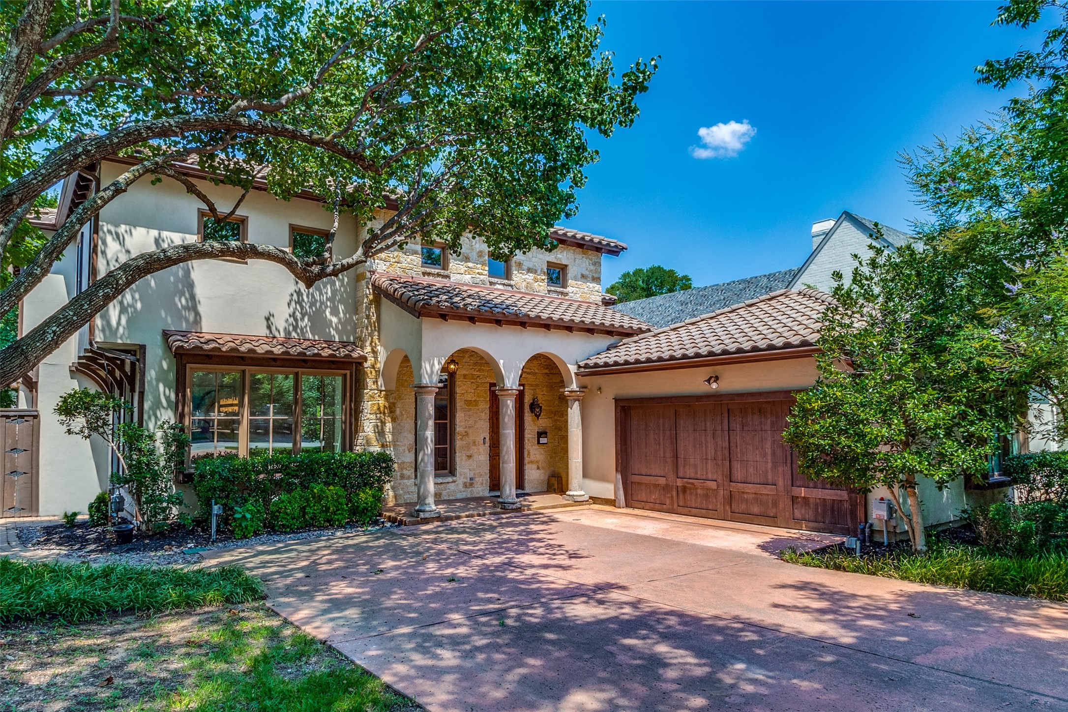 8611 Labron Avenue Dallas TX 75209