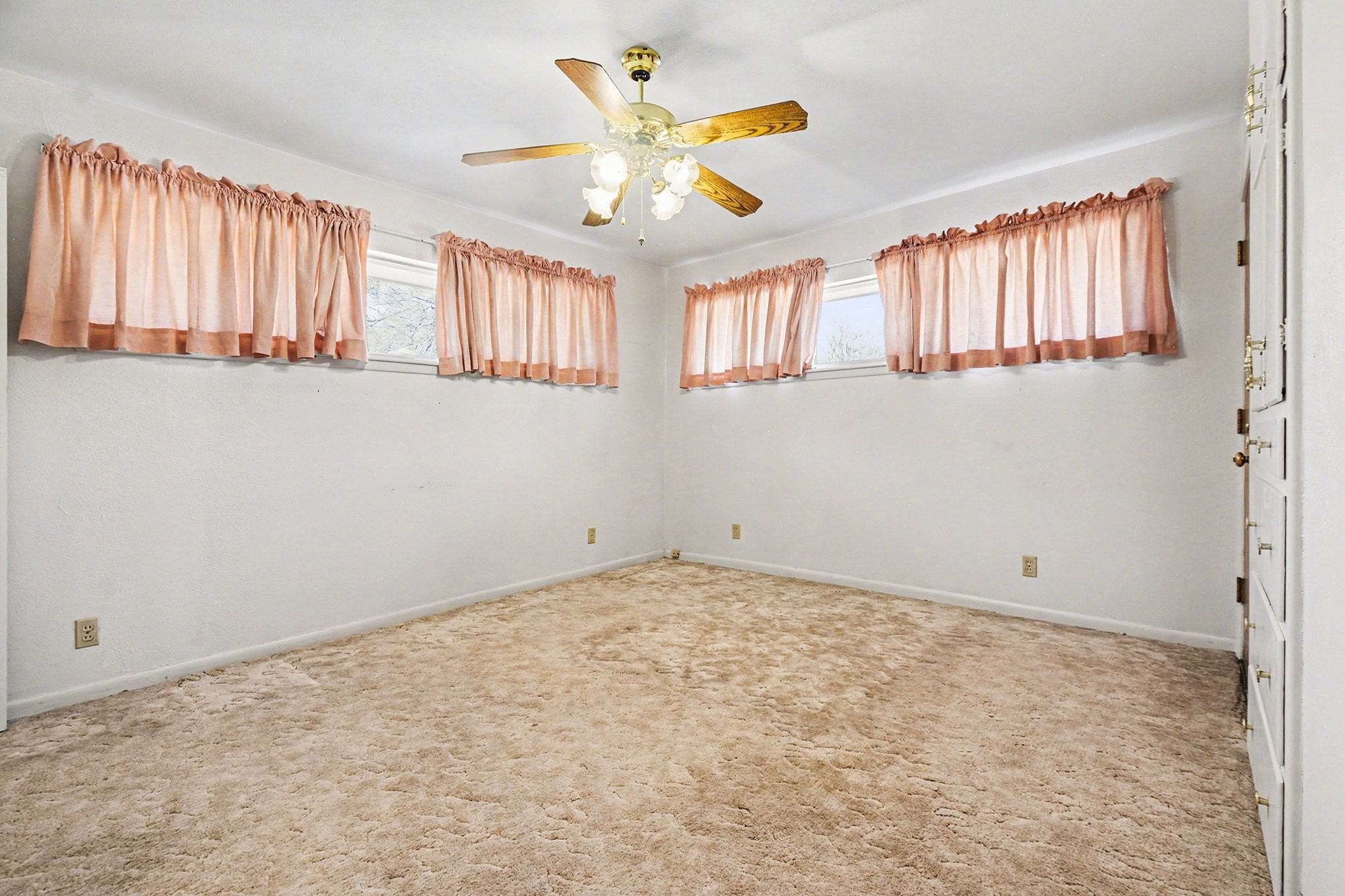 215 E Huitt Lane Euless TX 76040