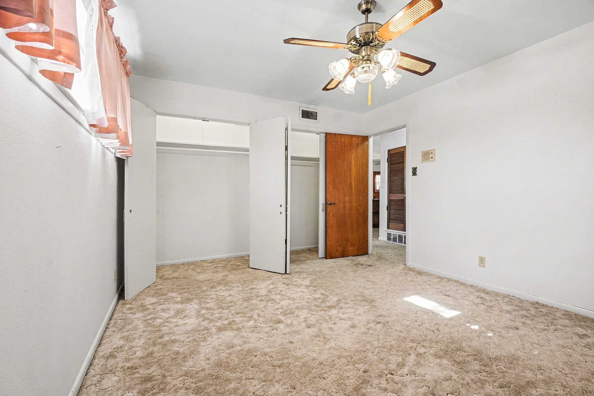215 E Huitt Lane Euless TX 76040