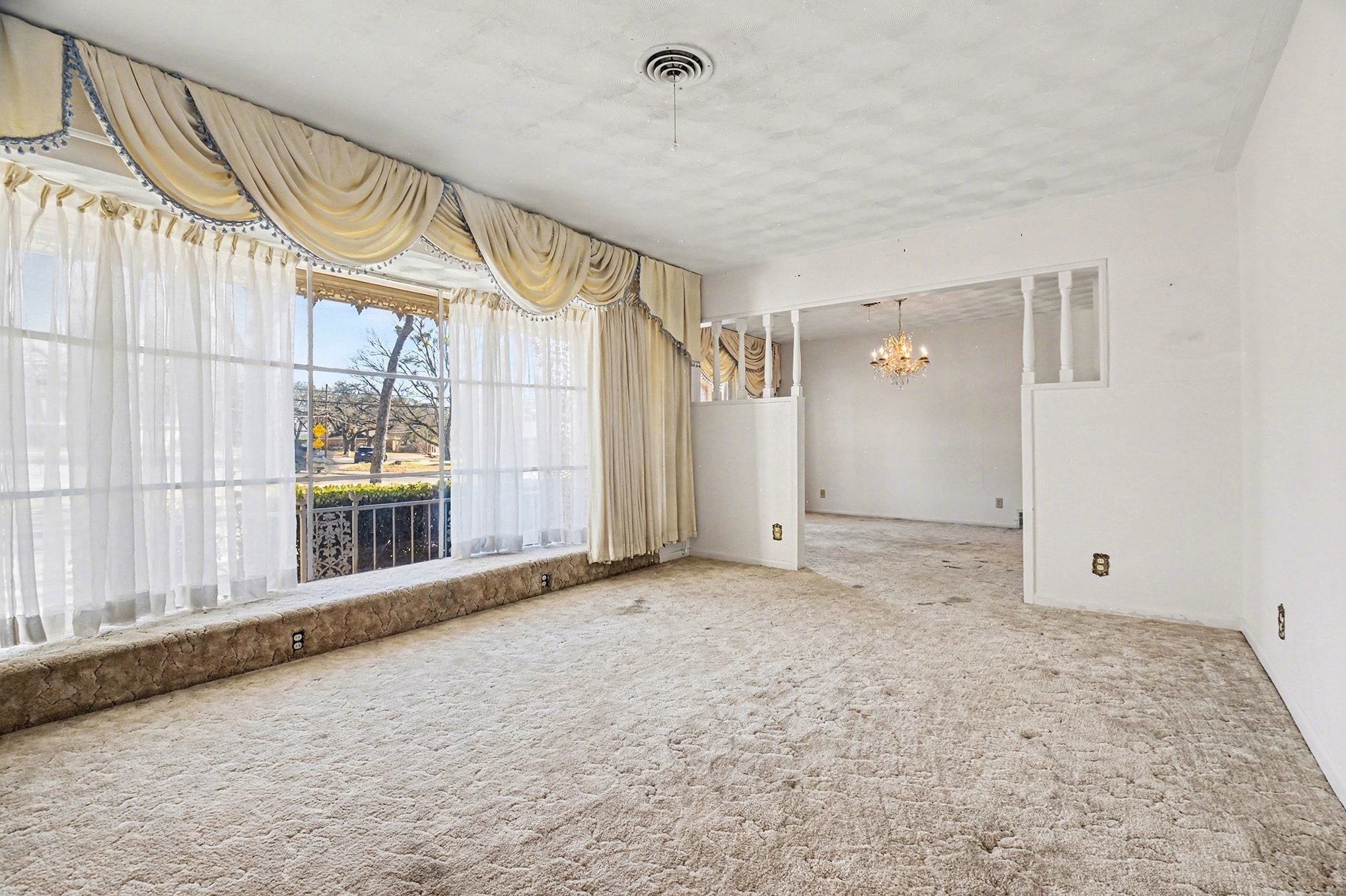 215 E Huitt Lane Euless TX 76040