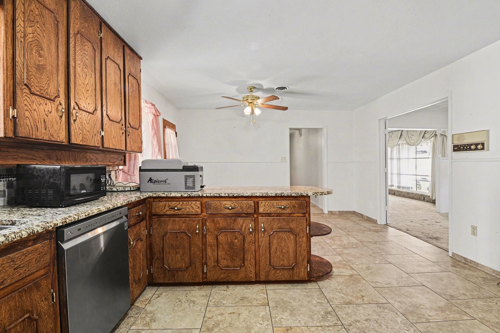 215 E Huitt Lane Euless TX 76040