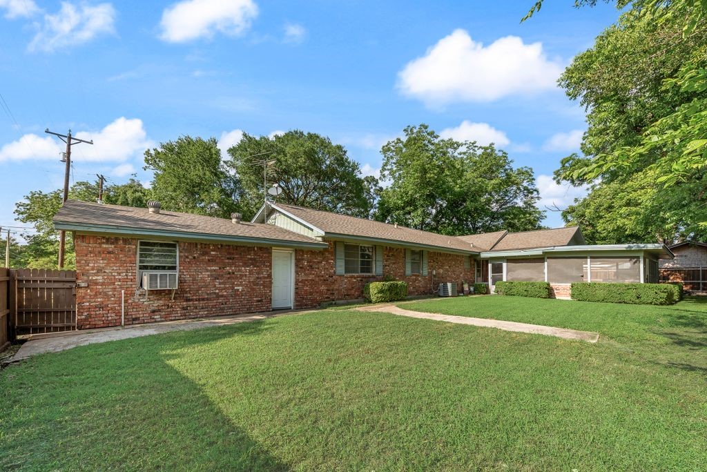 305 W 2nd North Street Kaufman TX 75142
