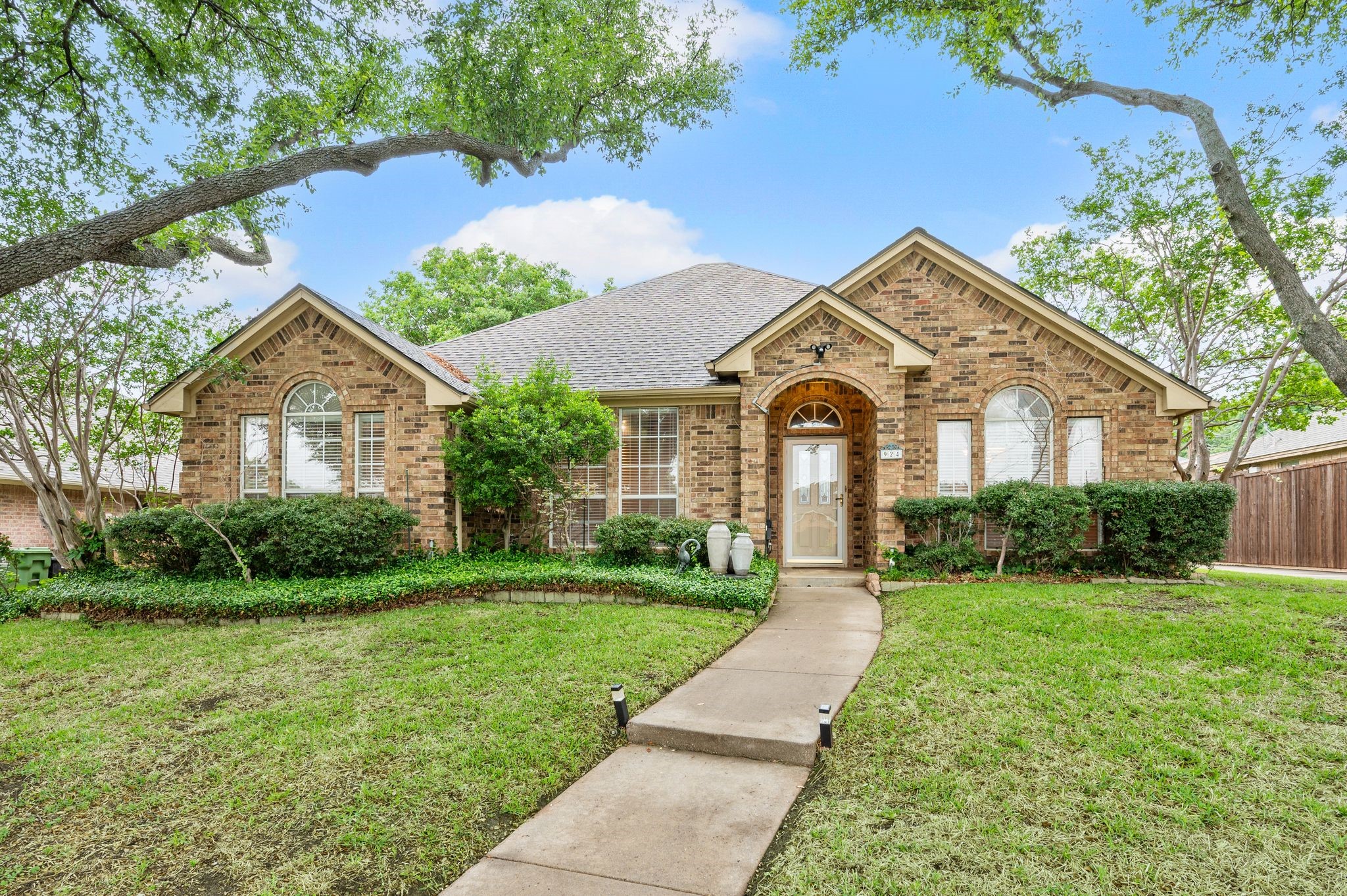 924 Hardie Street Hurst TX 76053