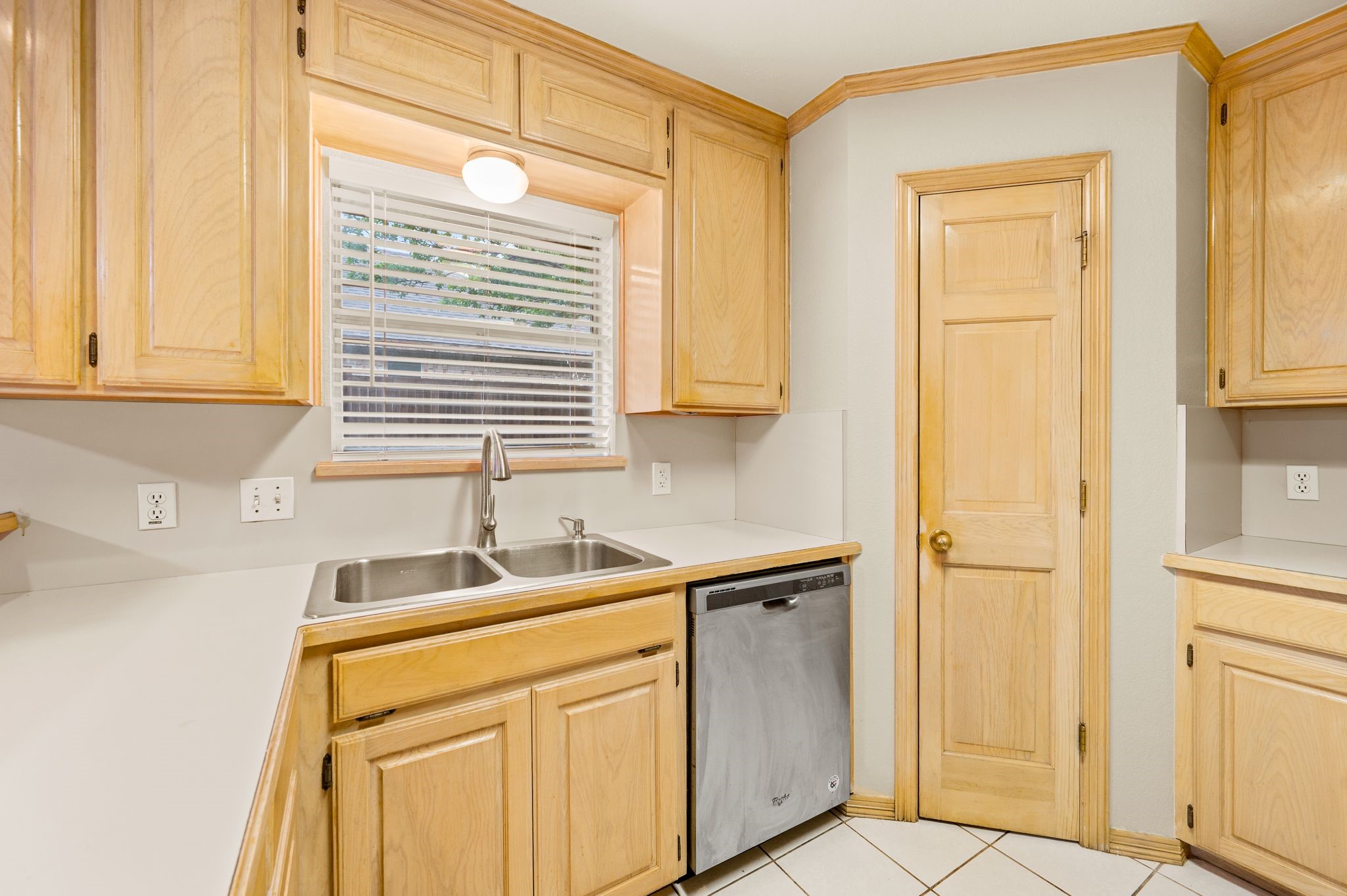 924 Hardie Street Hurst TX 76053