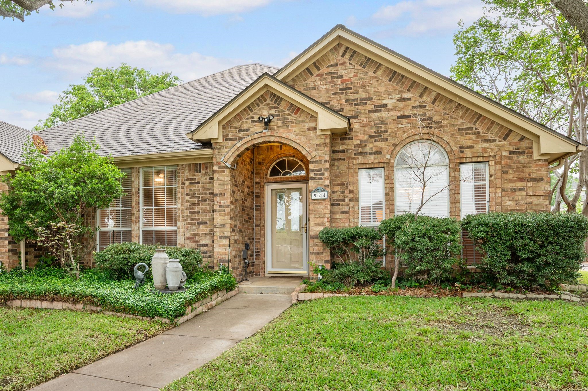 924 Hardie Street Hurst TX 76053