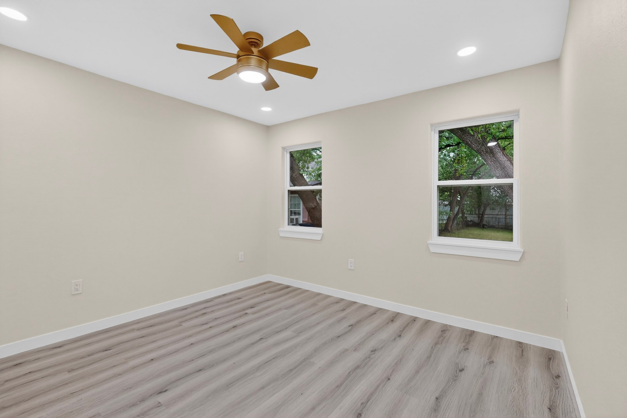 1103 N Sherman Street Ennis TX 75119