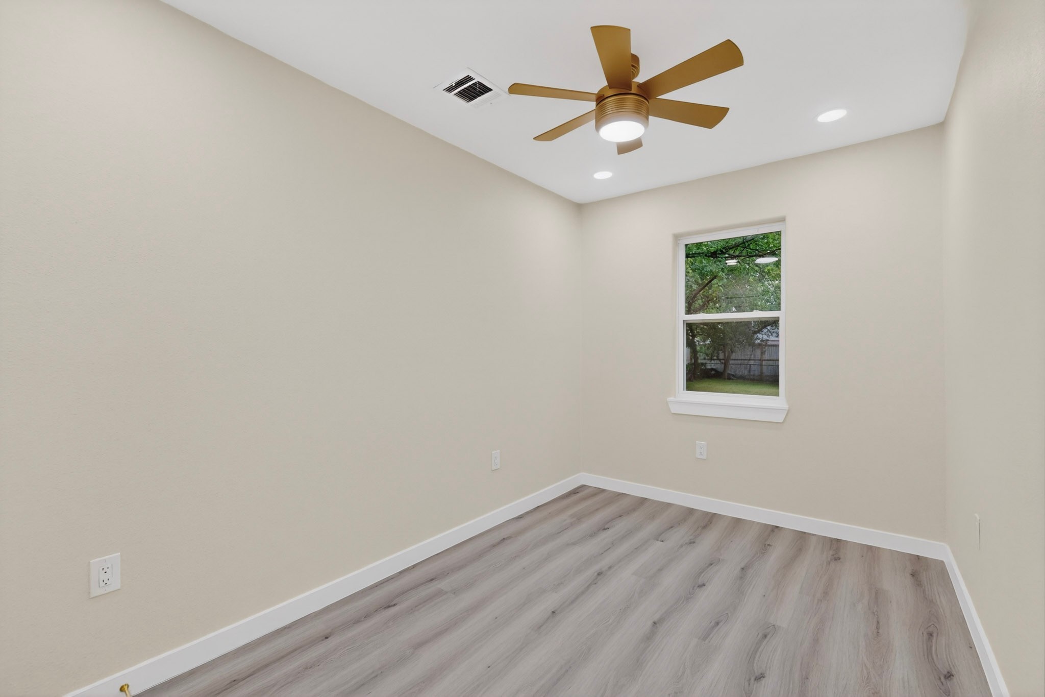 1103 N Sherman Street Ennis TX 75119