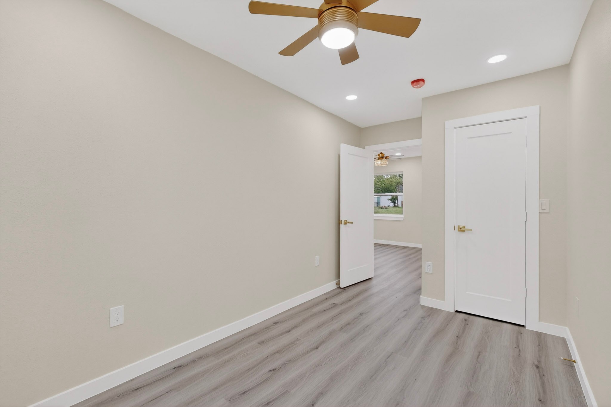 1103 N Sherman Street Ennis TX 75119