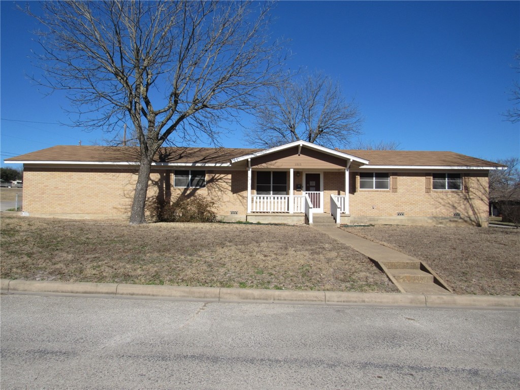 1515 W 19th Street Clifton TX 76634