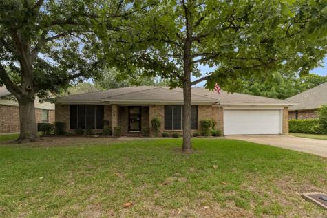 333 Suttonwood Drive Fort Worth TX 76108