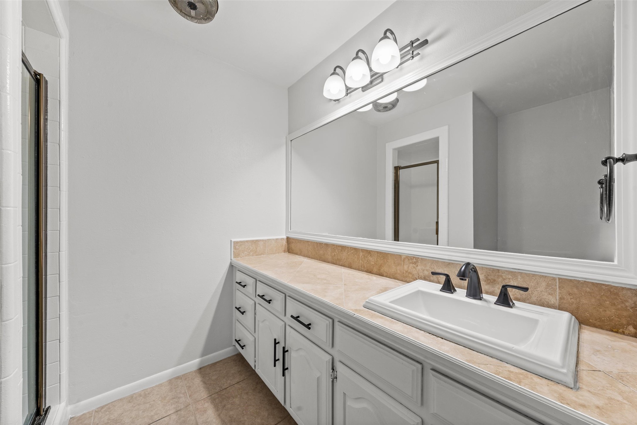 308 Texas Avenue Hewitt TX 76643