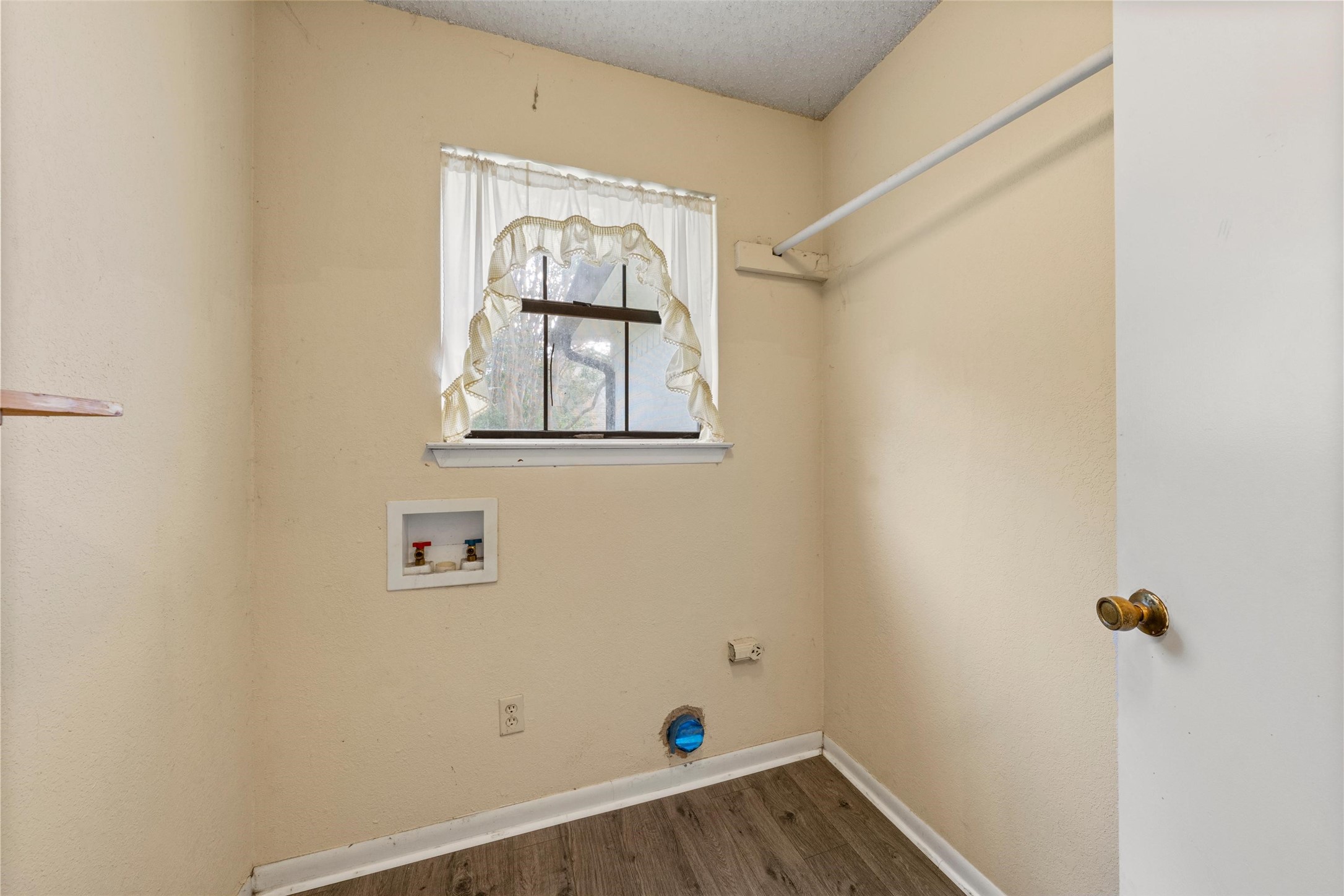 308 Texas Avenue Hewitt TX 76643