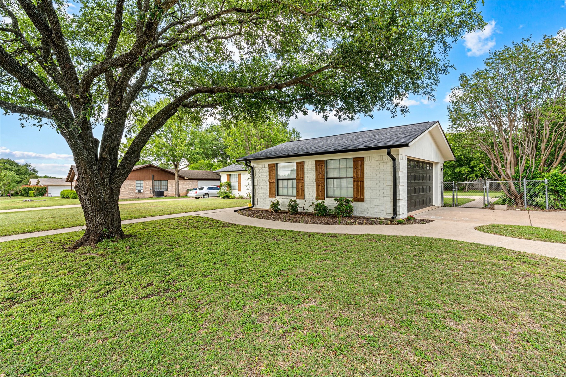 308 Texas Avenue Hewitt TX 76643