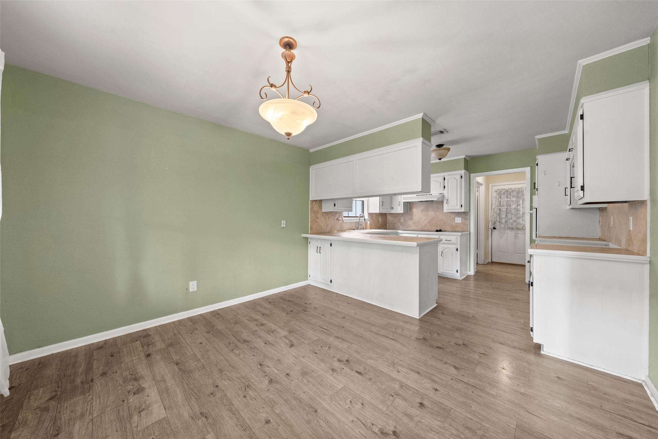 308 Texas Avenue Hewitt TX 76643