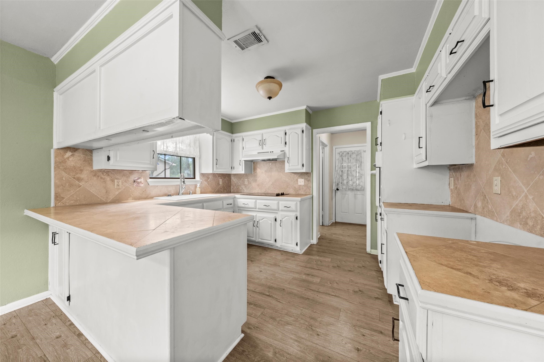 308 Texas Avenue Hewitt TX 76643