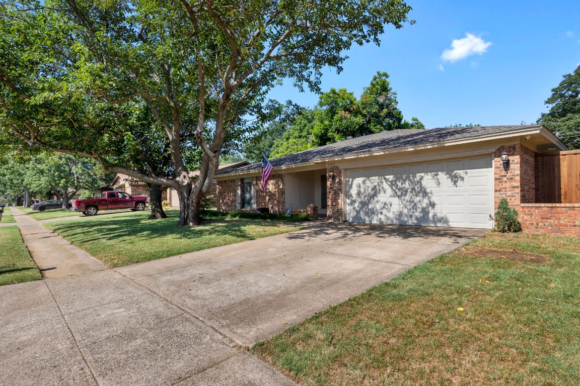 1209 Meadowview Drive Euless TX 76039