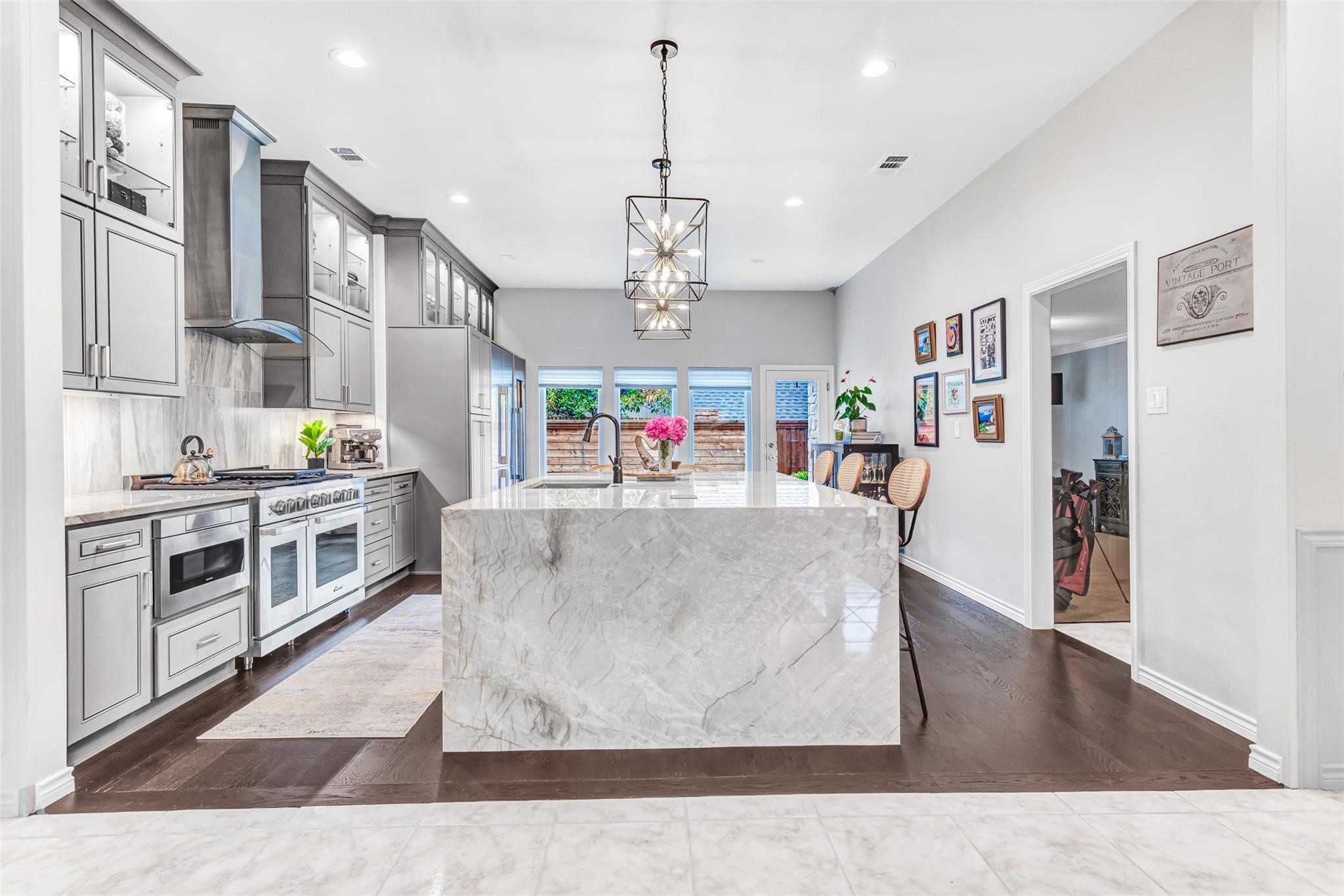 5607 Twin Brooks Dallas TX 75252