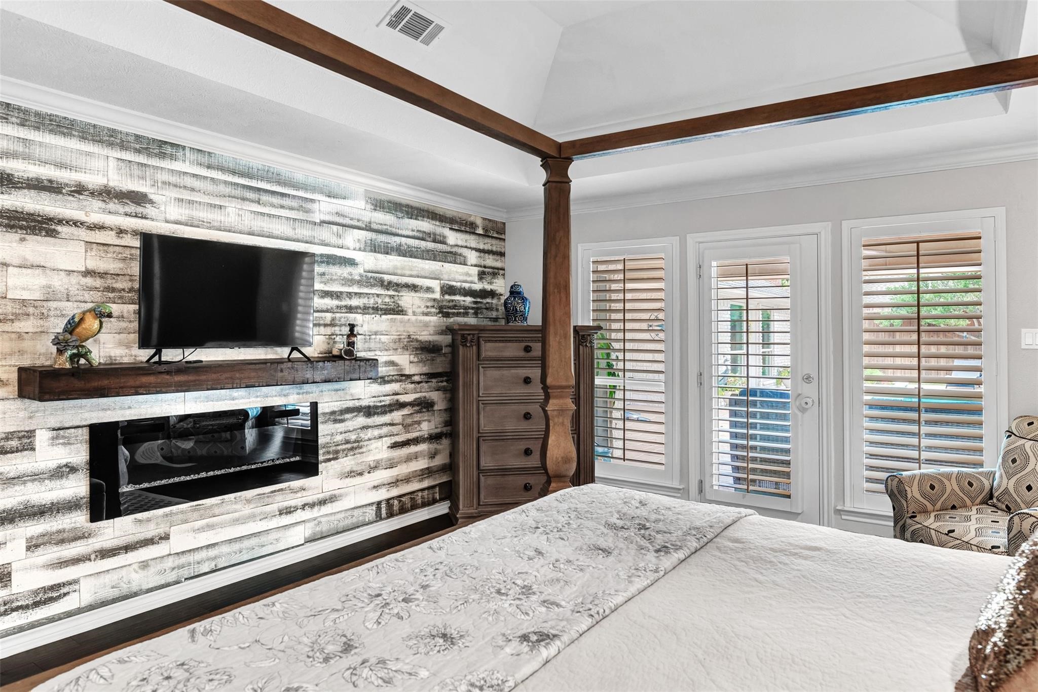 5607 Twin Brooks Dallas TX 75252