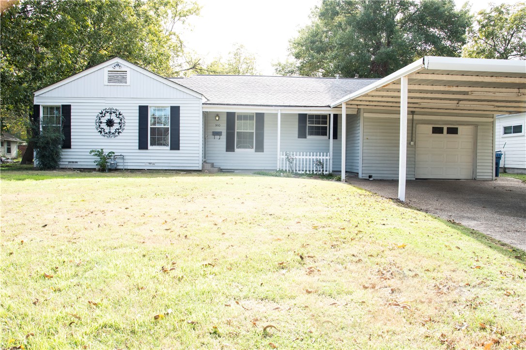 910 E Hopkins Street Mexia TX 76667