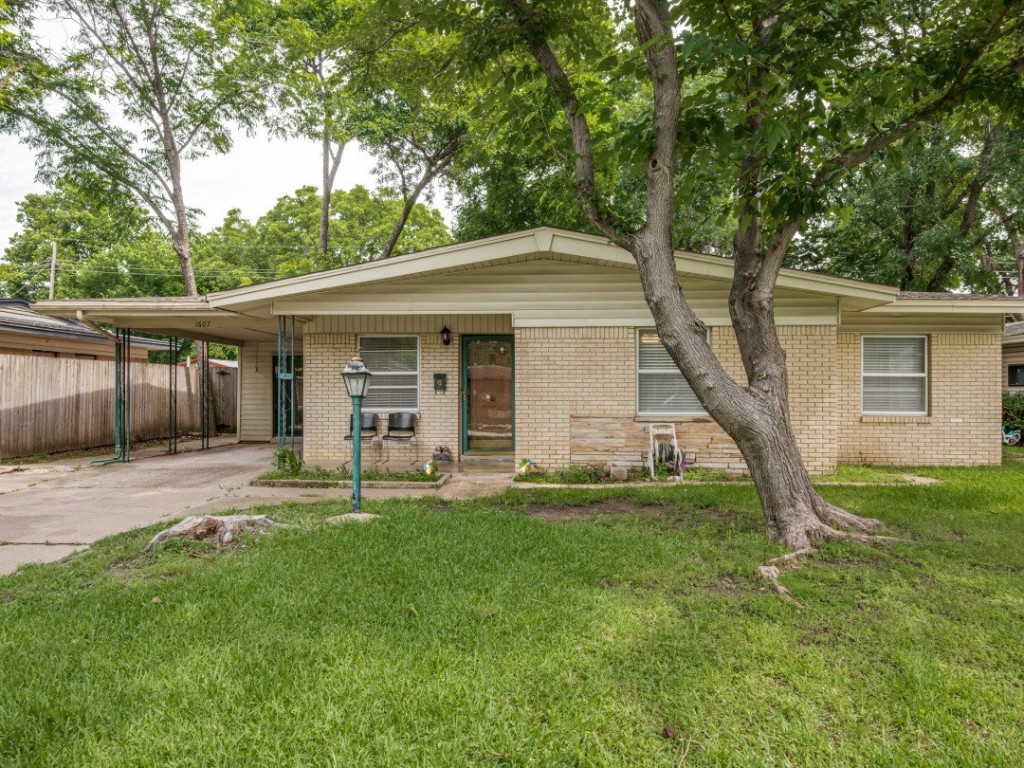 1607 Meadowbrook Lane Irving TX 75061