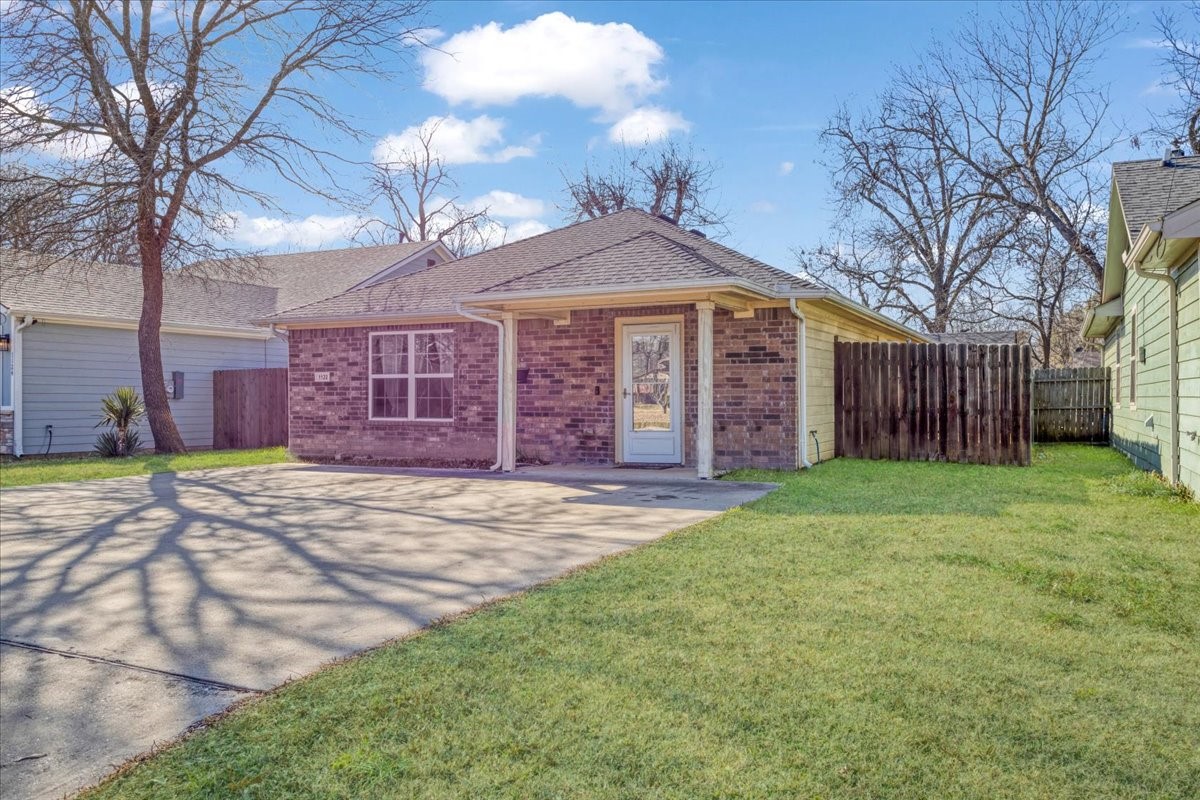 1122 S Hazelwood Sherman TX 75090