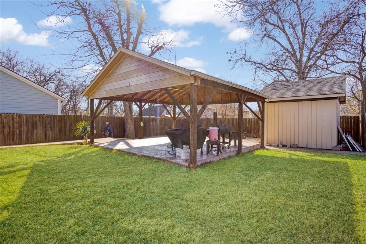1122 S Hazelwood Sherman TX 75090