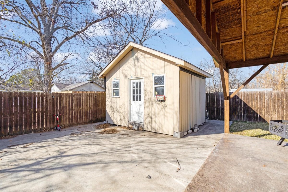 1122 S Hazelwood Sherman TX 75090