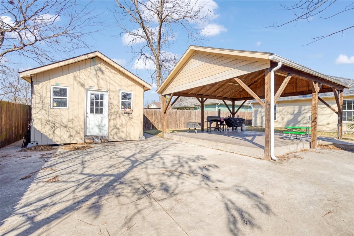 1122 S Hazelwood Sherman TX 75090