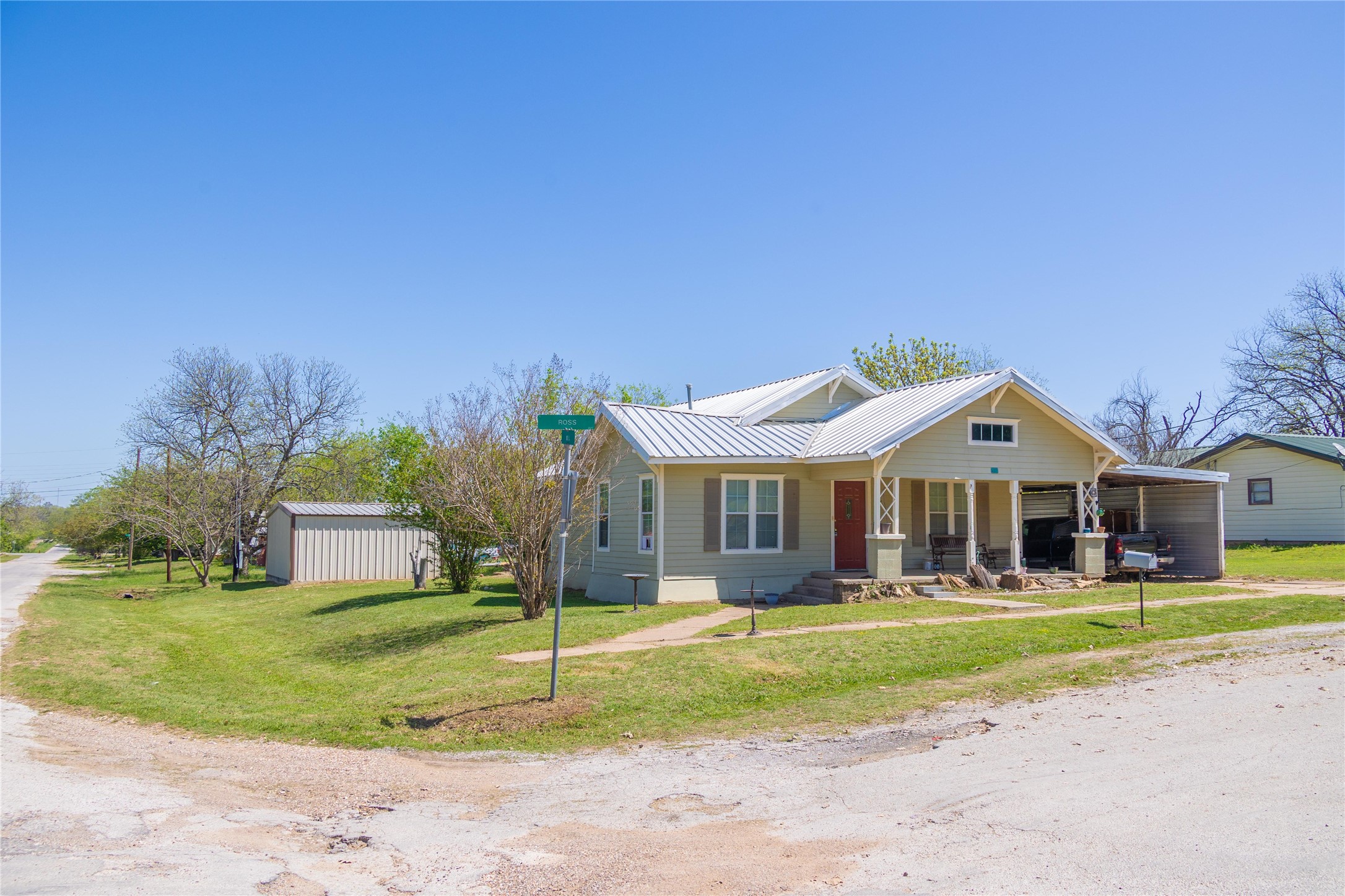 601 E Ross Avenue De Leon TX 76444