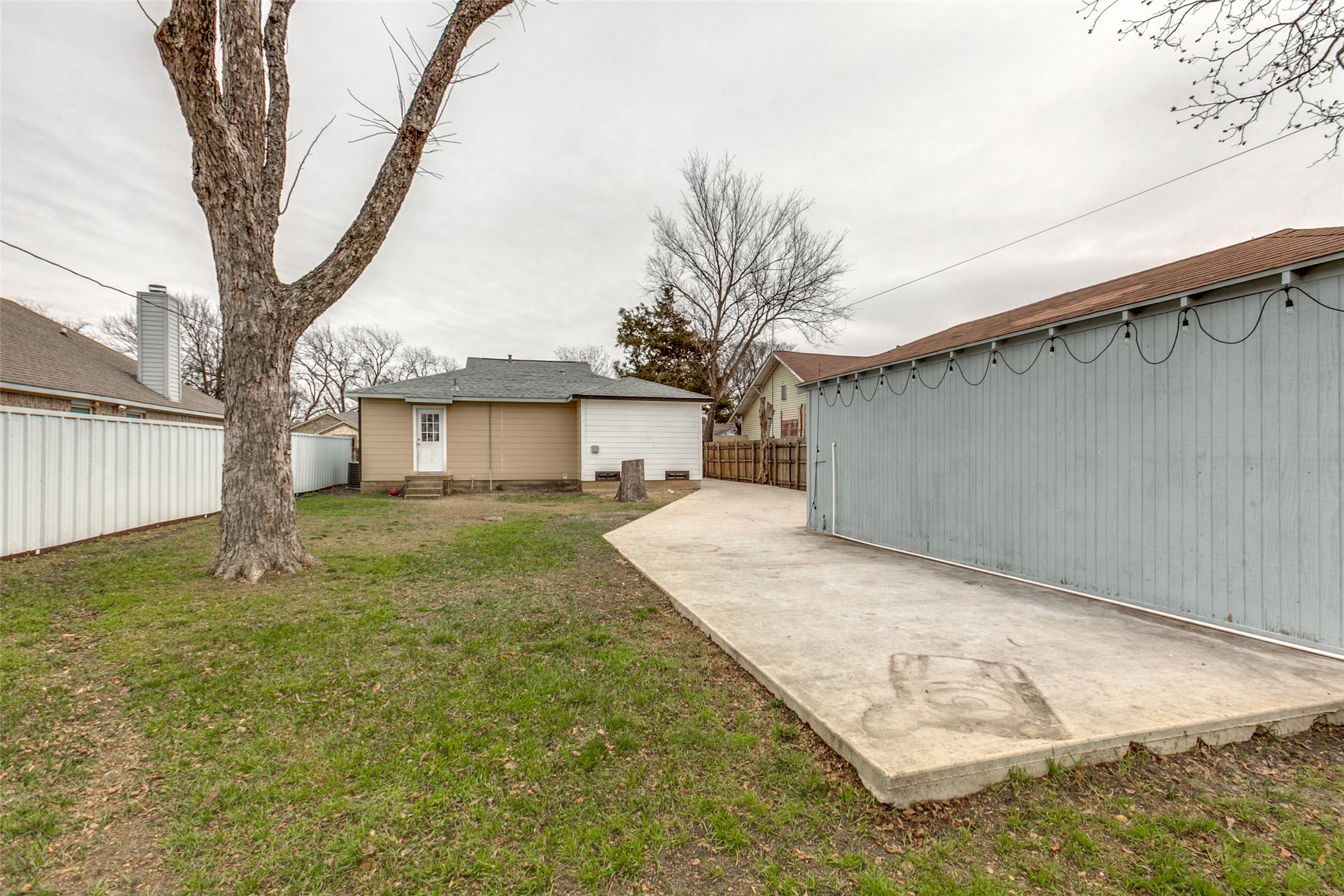 2423 Maryland Avenue Dallas TX 75216