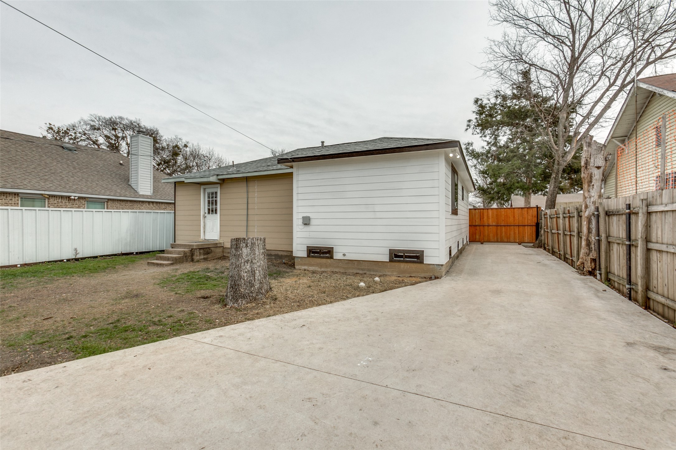 2423 Maryland Avenue Dallas TX 75216