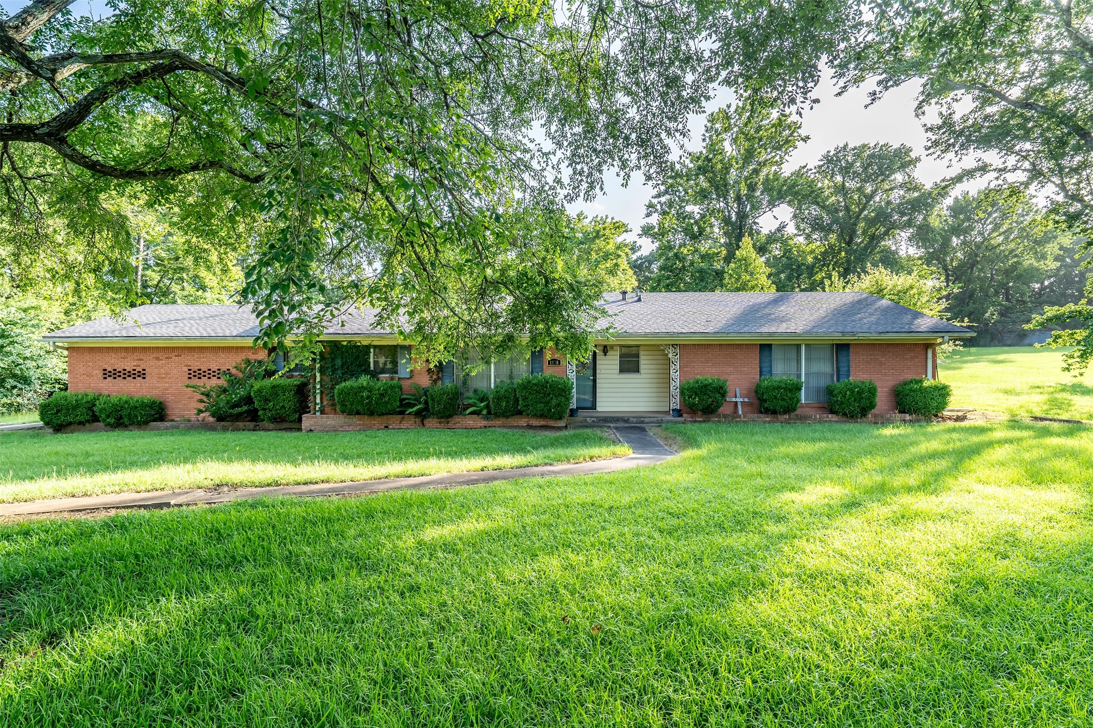 1858 S Dickinson Drive Rusk TX 75785