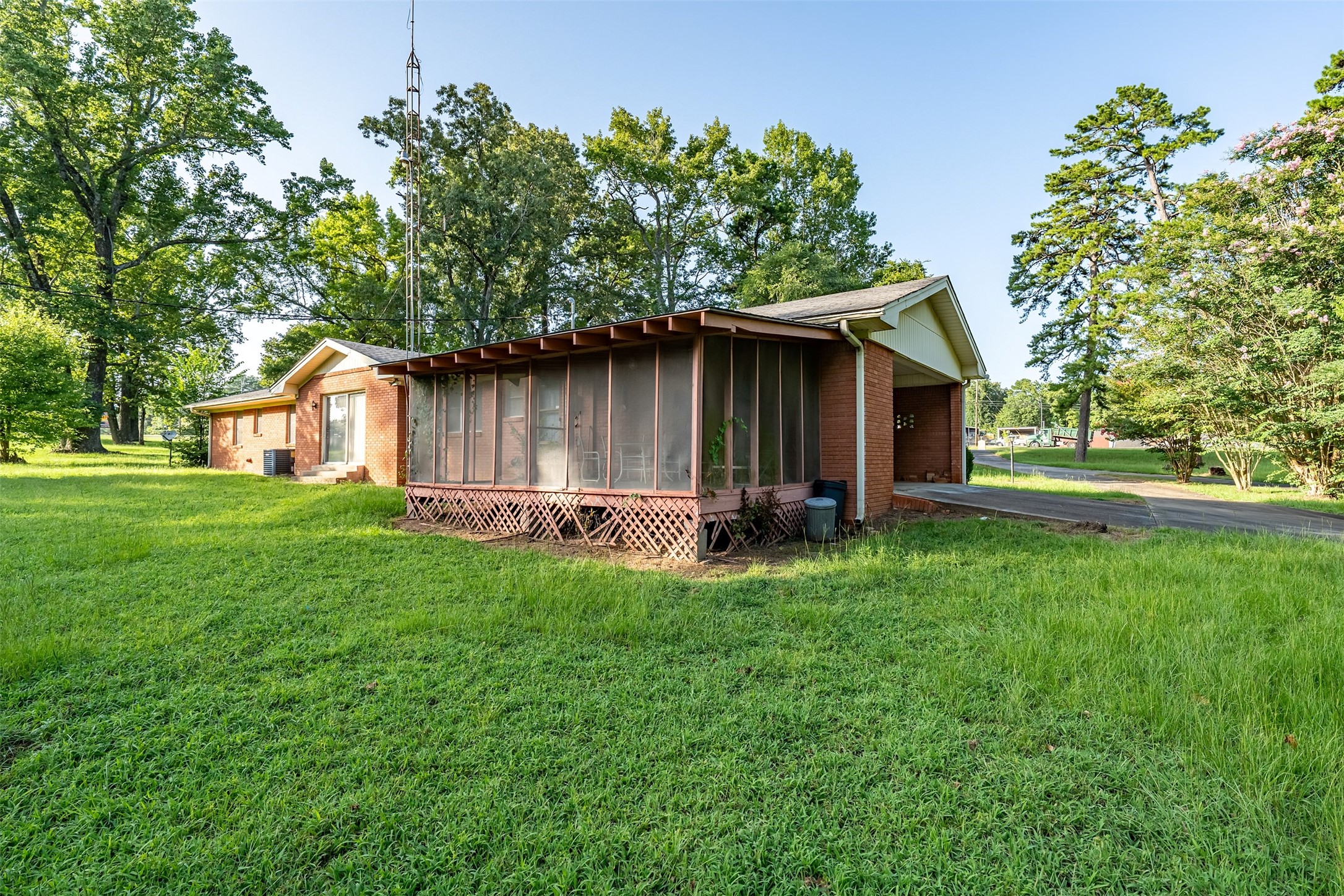 1858 S Dickinson Drive Rusk TX 75785