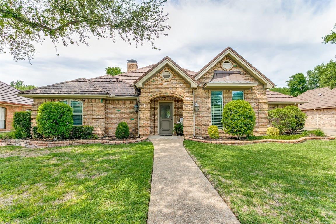 412 Evergreen Drive Hurst TX 76054