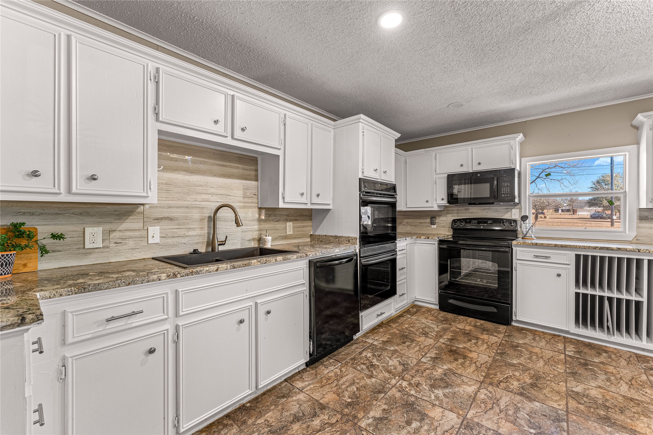 801 Chapparal Road Hewitt TX 76643