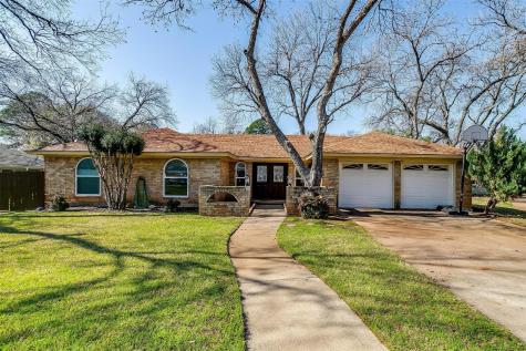 1910 Fox Hill Court Arlington TX 76015