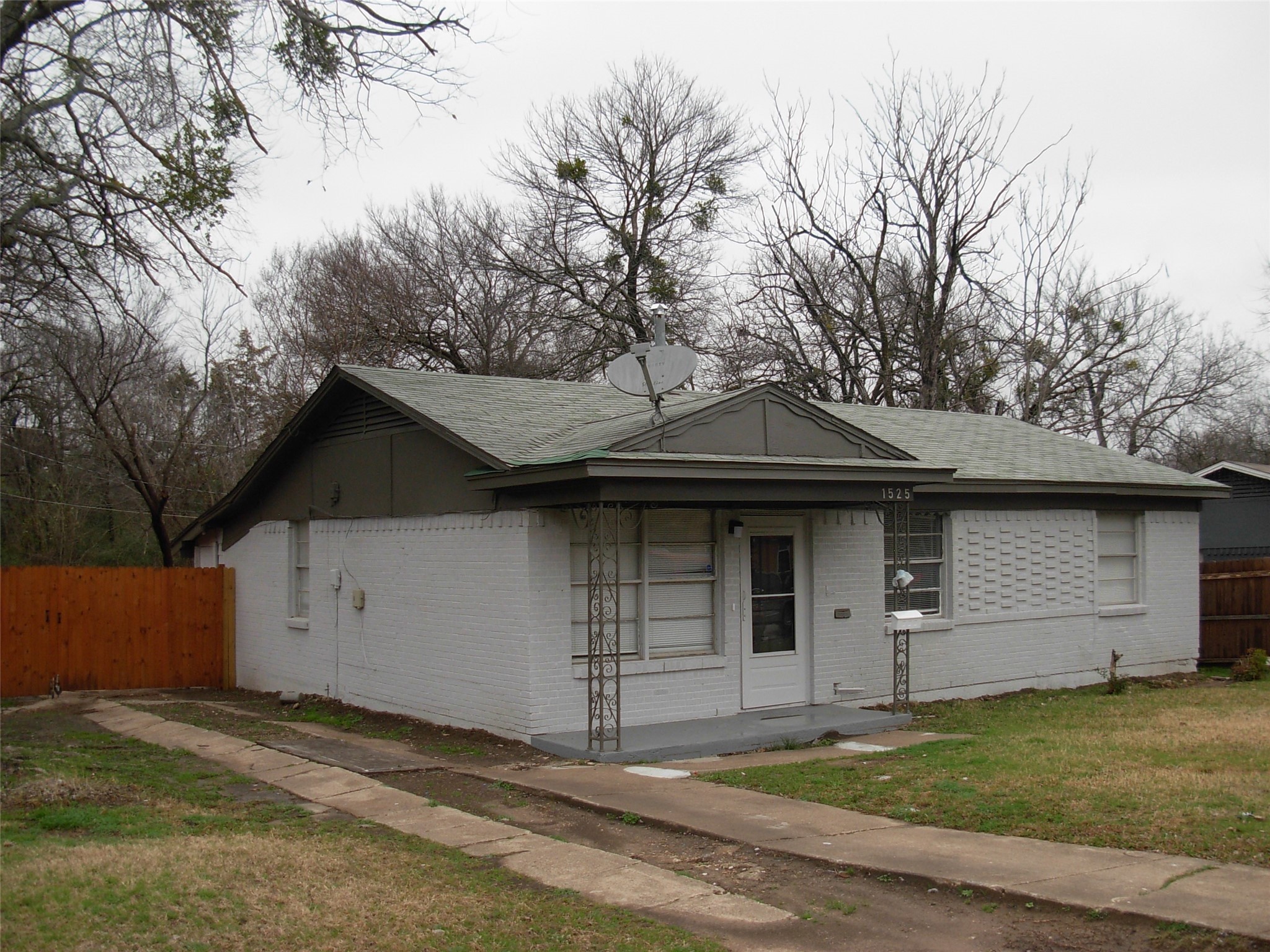 1525 Woodcrest Drive Mesquite TX 75149