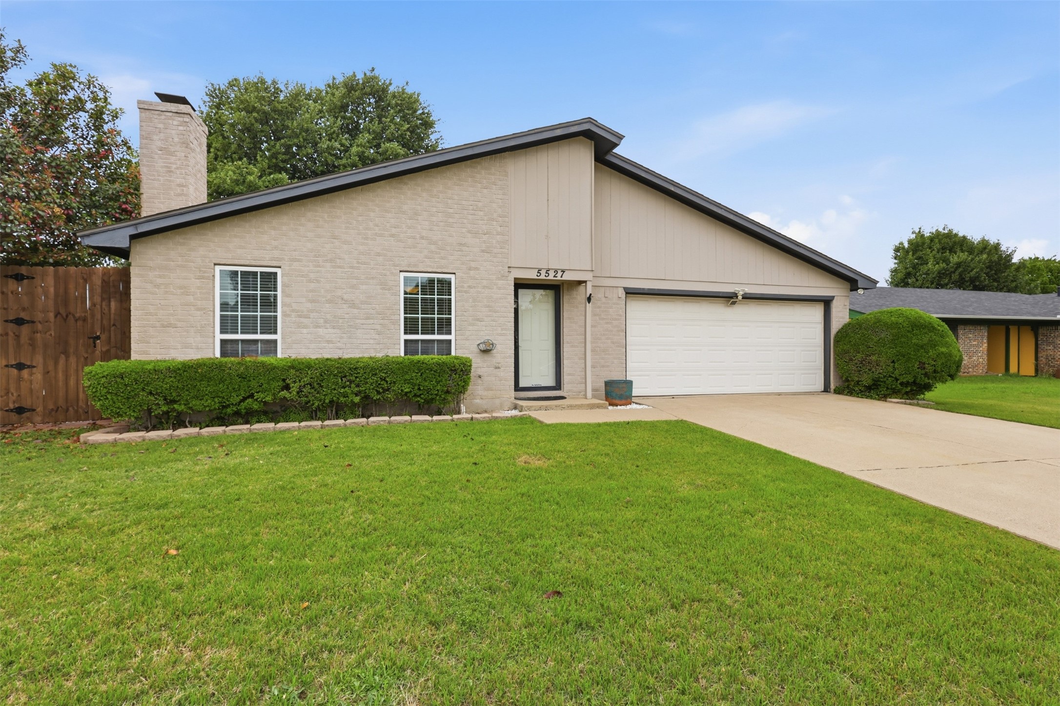 5527 Meadow Oak Street North Richland Hills TX 76180