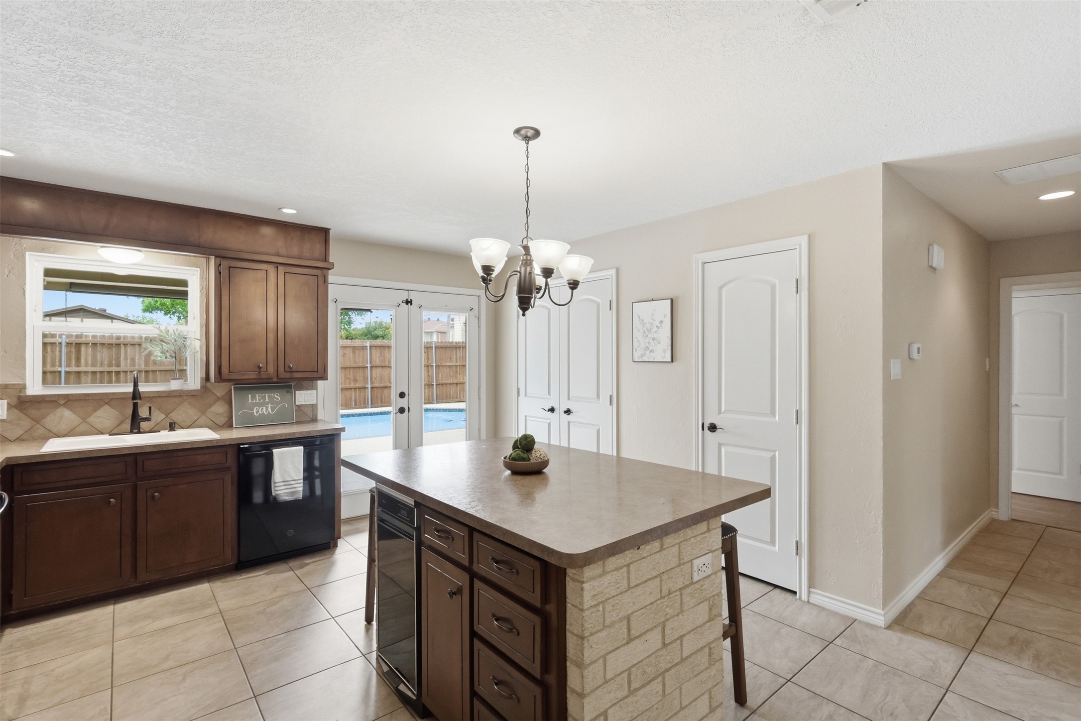 5527 Meadow Oak Street North Richland Hills TX 76180
