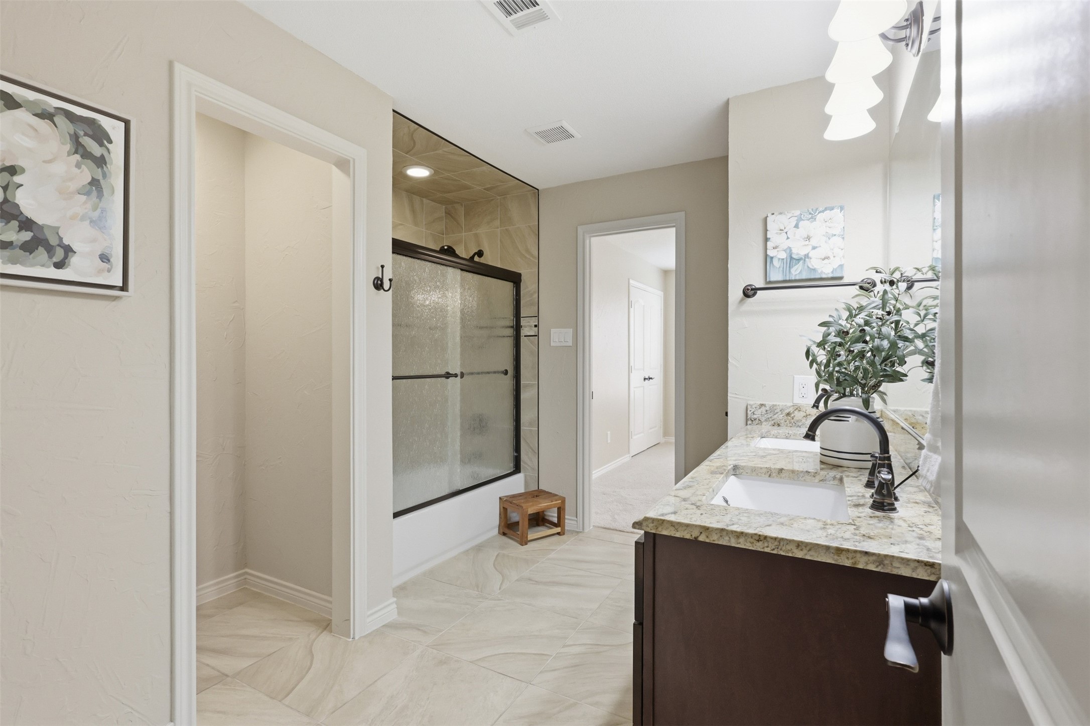 5527 Meadow Oak Street North Richland Hills TX 76180