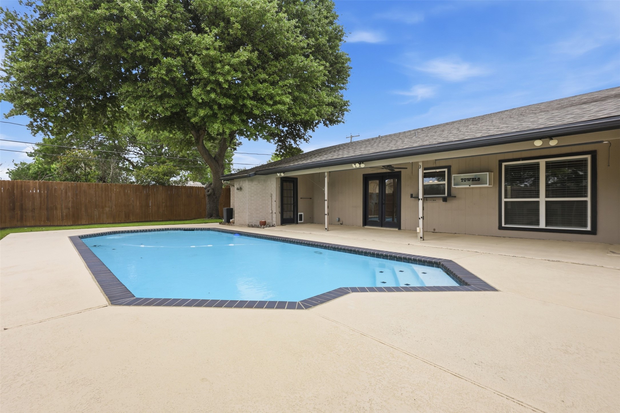 5527 Meadow Oak Street North Richland Hills TX 76180