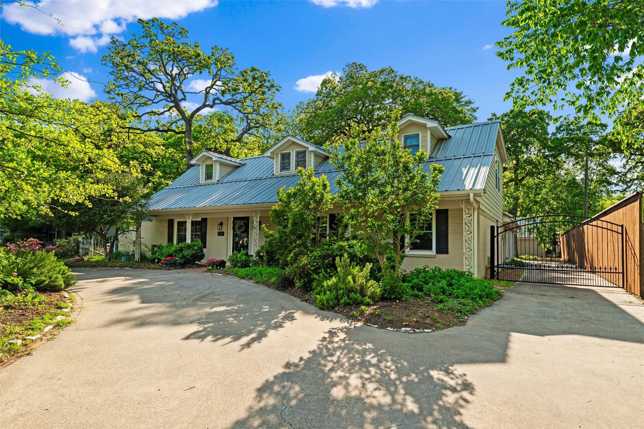 1204 Forrest Drive Arlington TX 76012